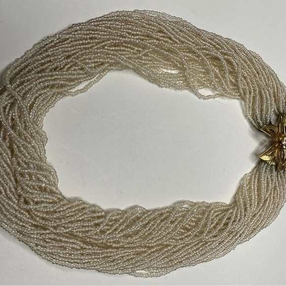 Vintage Luxurious Multi-Strand Pearl Necklace with Gold Bow Clasp - Picture 9 of 14